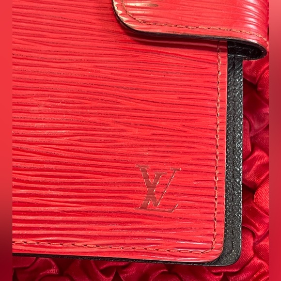 Authentic LOUIS VUITTON Red Epi Agenda cover/Wallet - Picture 9 of 9